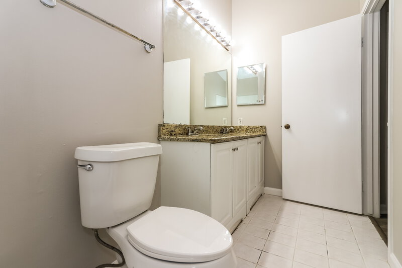 1,815/Mo, 7750 High Village Dr Houston, TX 77095 Bathroom View