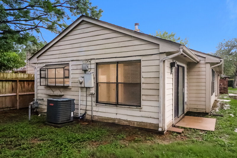 1,815/Mo, 7750 High Village Dr Houston, TX 77095 Rear View