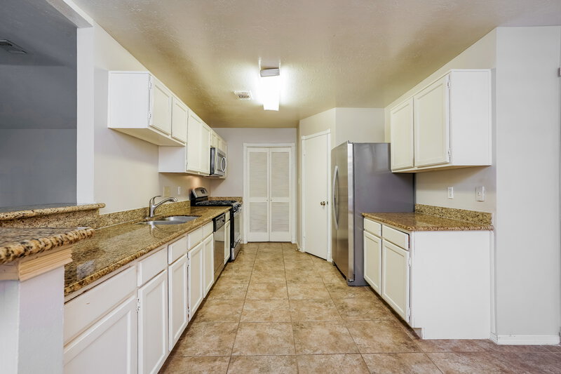 2,670/Mo, 16746 Summer Dawn Ln Houston, TX 77095 Kitchen View