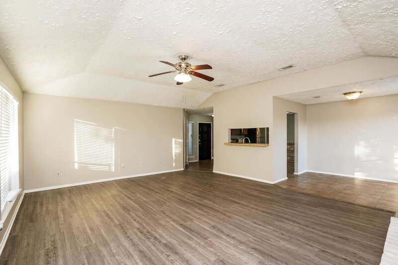 1,695/Mo, 7202 Skylight Ln Houston, TX 77095 Living Room View 2
