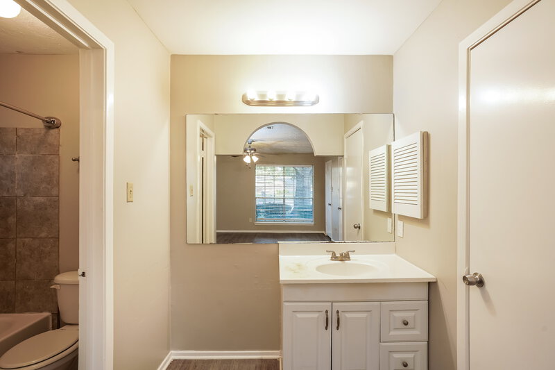 1,695/Mo, 7202 Skylight Ln Houston, TX 77095 Bathroom View