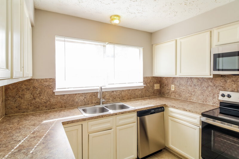 1,760/Mo, 7342 Sonnet Glen Ln Houston, TX 77095 Kitchen View