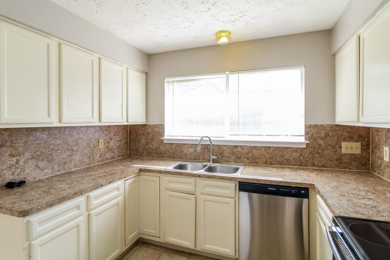 1,760/Mo, 7342 Sonnet Glen Ln Houston, TX 77095 Kitchen View 2