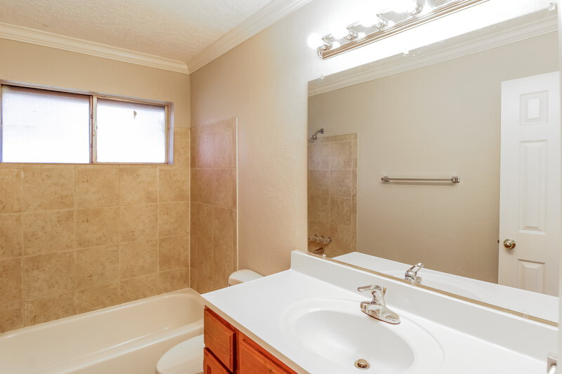 1,760/Mo, 7342 Sonnet Glen Ln Houston, TX 77095 Bathroom View