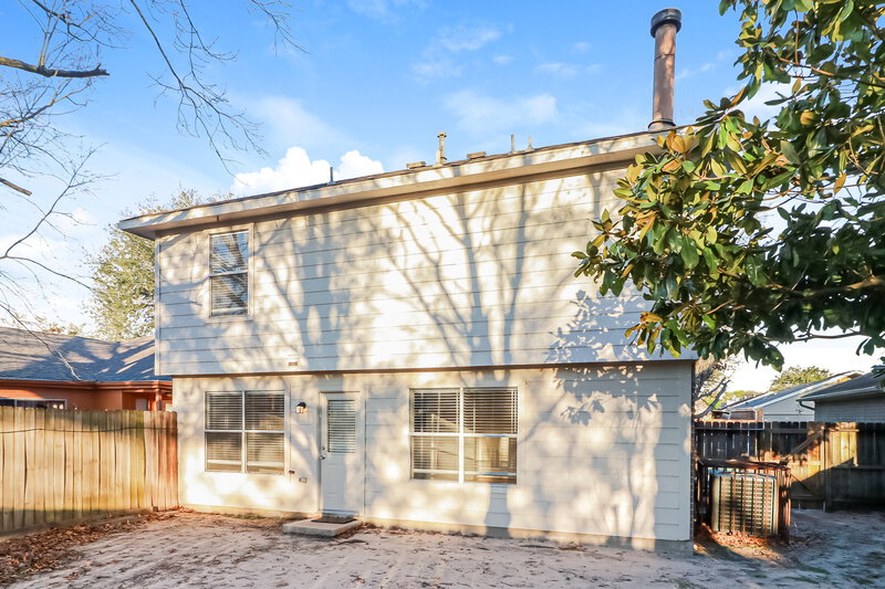 1,780/Mo, 8906 Belle Glen Dr Houston, TX 77099 Rear View