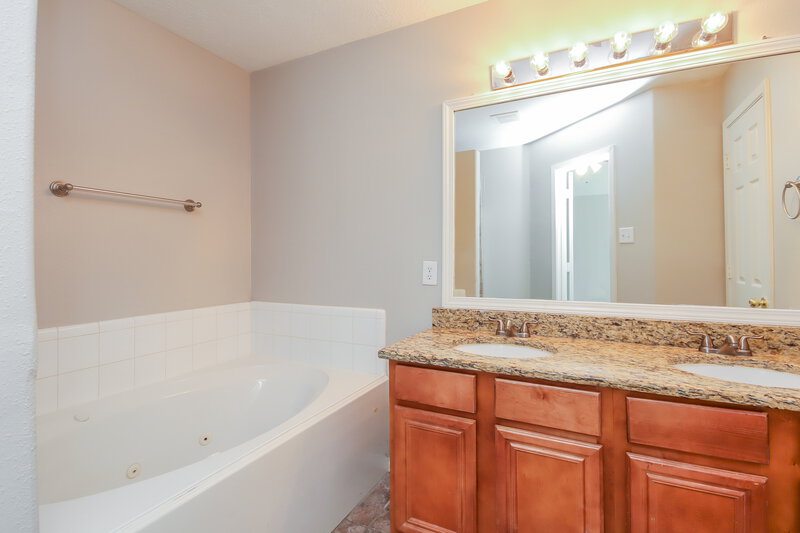 1,755/Mo, 21506 Lovis Way Humble, TX 77338 Main Bathroom View