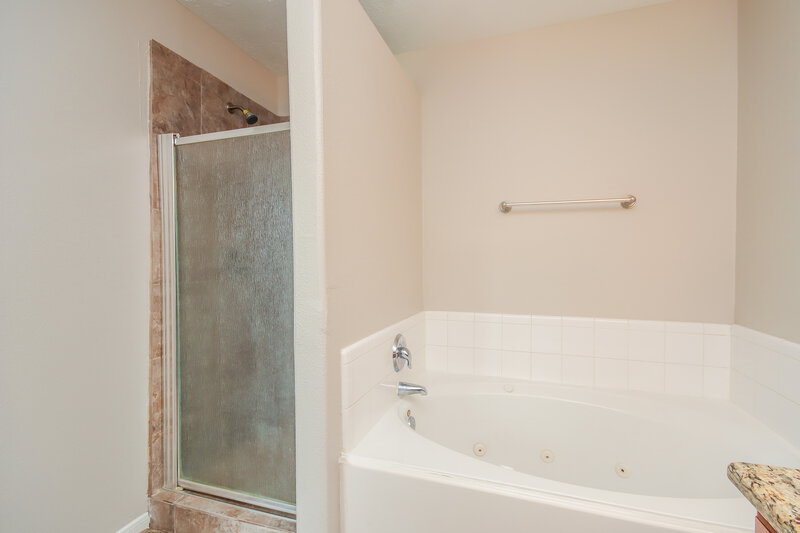 1,755/Mo, 21506 Lovis Way Humble, TX 77338 Main Bathroom View 2