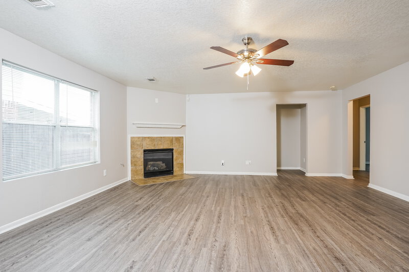 1,760/Mo, 20746 Fox Cliff Ln Humble, TX 77338 Living Room View 2