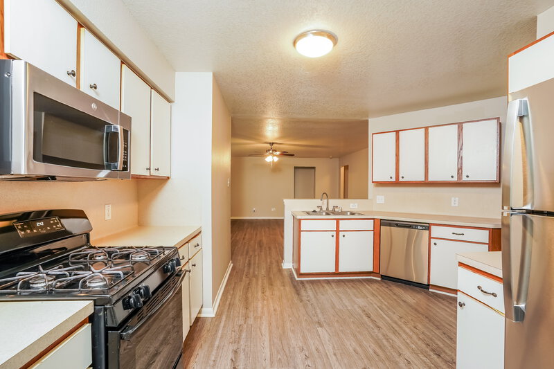 1,760/Mo, 20746 Fox Cliff Ln Humble, TX 77338 Kitchen View 2