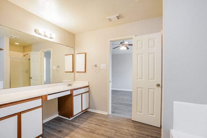 1,760/Mo, 20746 Fox Cliff Ln Humble, TX 77338 Main Bathroom View 2