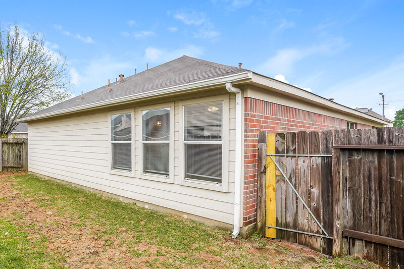 1,760/Mo, 20746 Fox Cliff Ln Humble, TX 77338 Rear View 2
