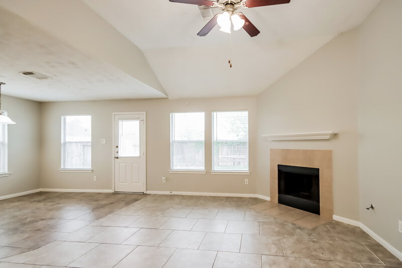 2,230/Mo, 21515 Lovis Way Humble, TX 77338 Living Room View 2