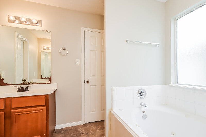 2,230/Mo, 21515 Lovis Way Humble, TX 77338 Main Bathroom View 2