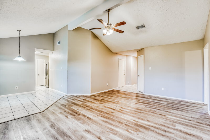 2,150/Mo, 20115 Woodhall Ln Humble, TX 77338 Living Room View