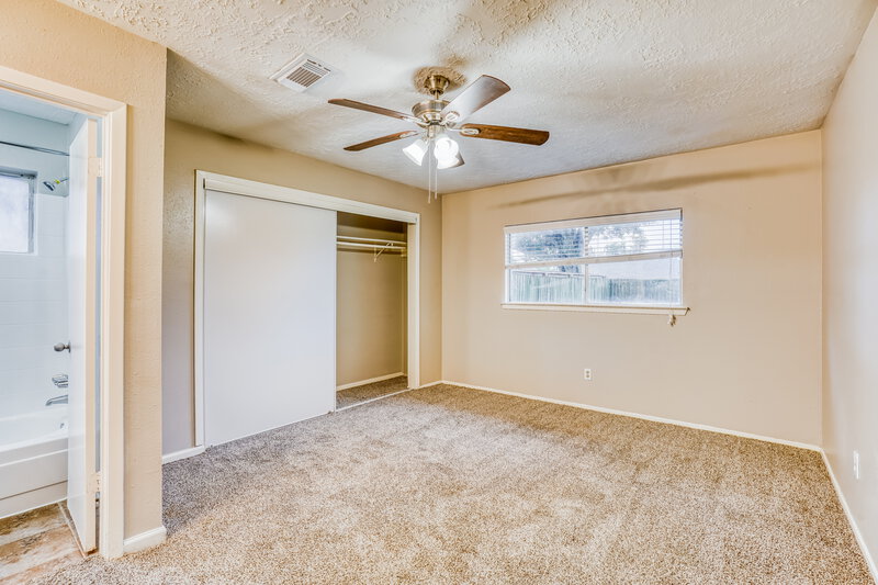 2,150/Mo, 20115 Woodhall Ln Humble, TX 77338 Main Bedroom View