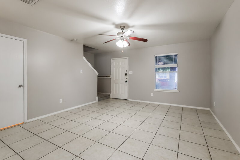 1,545/Mo, 21243 Linden House Ct Humble, TX 77338 Living Room View 3