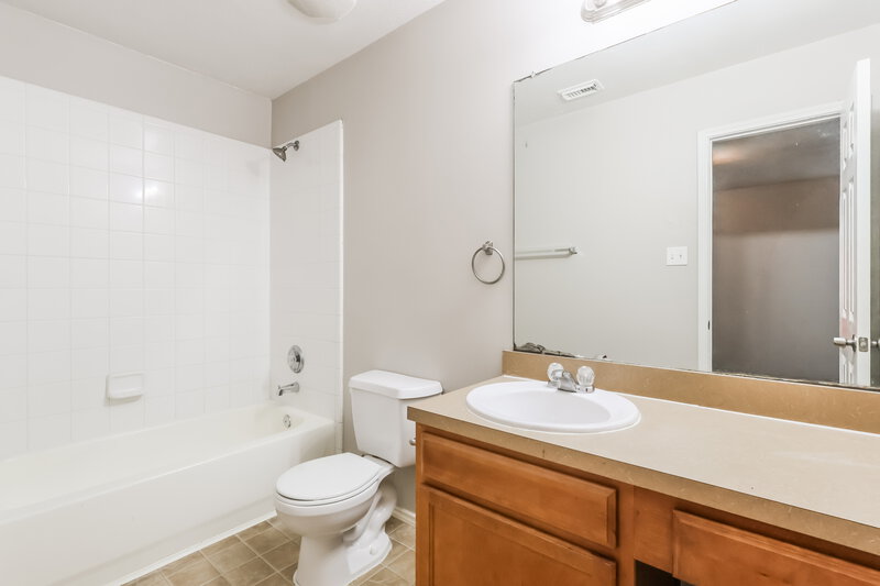 1,545/Mo, 21243 Linden House Ct Humble, TX 77338 Main Bathroom View