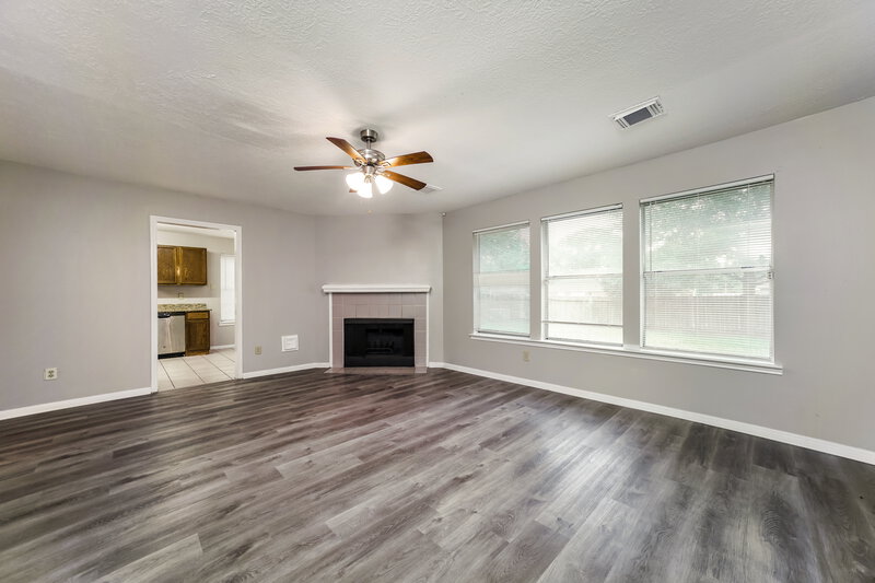 0/Mo, 8215 Burnt Ash Dr Humble, TX 77338 Living Room View