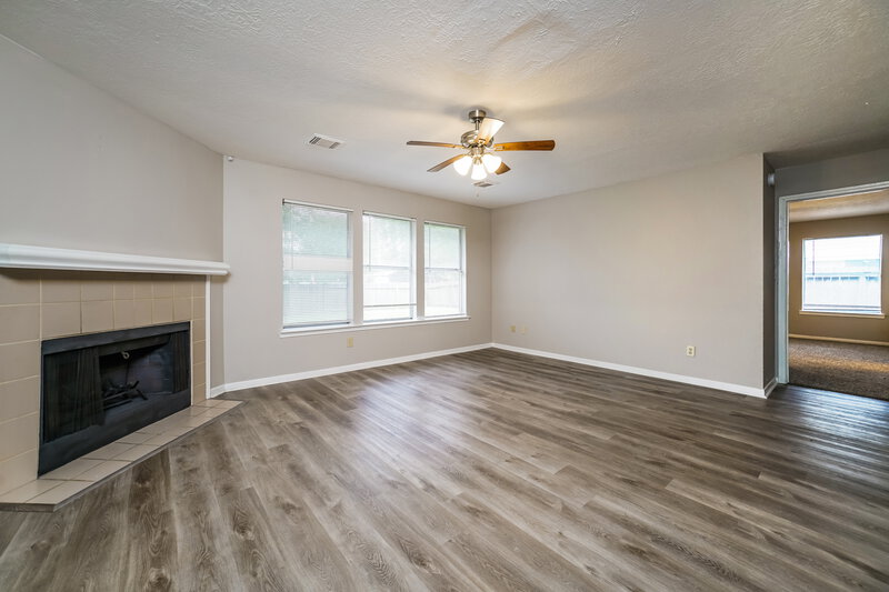 0/Mo, 8215 Burnt Ash Dr Humble, TX 77338 Living Room View 2