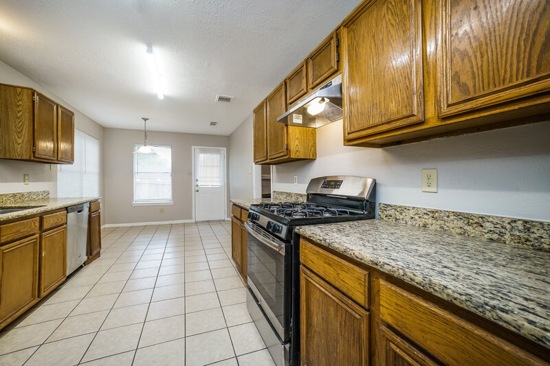 0/Mo, 8215 Burnt Ash Dr Humble, TX 77338 Kitchen View 2