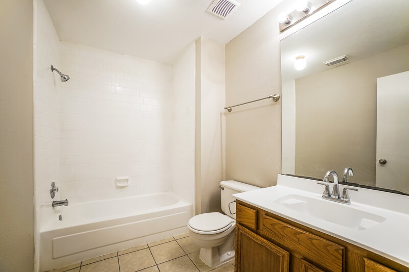 0/Mo, 8215 Burnt Ash Dr Humble, TX 77338 Bathroom View
