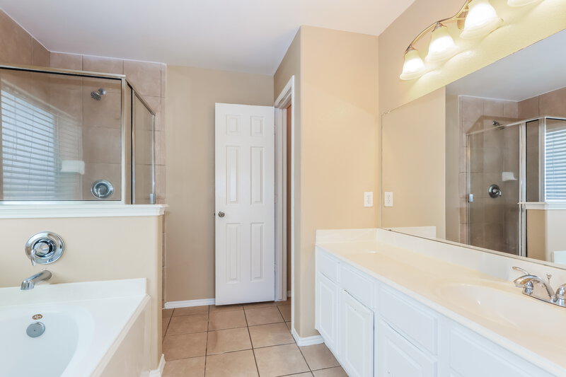 1,750/Mo, 20419 Friesian Trail Humble, TX 77338 Main Bathroom View