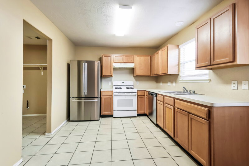 1,800/Mo, 21211 Linden House Ct Humble, TX 77338 Kitchen View