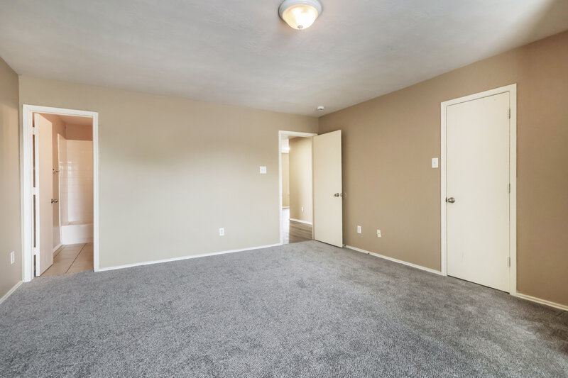 1,800/Mo, 21211 Linden House Ct Humble, TX 77338 Main Bedroom View 2
