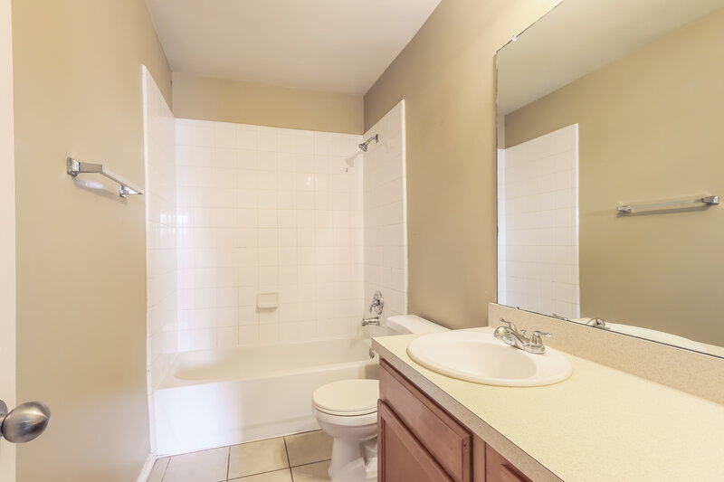 1,800/Mo, 21211 Linden House Ct Humble, TX 77338 Main Bathroom View
