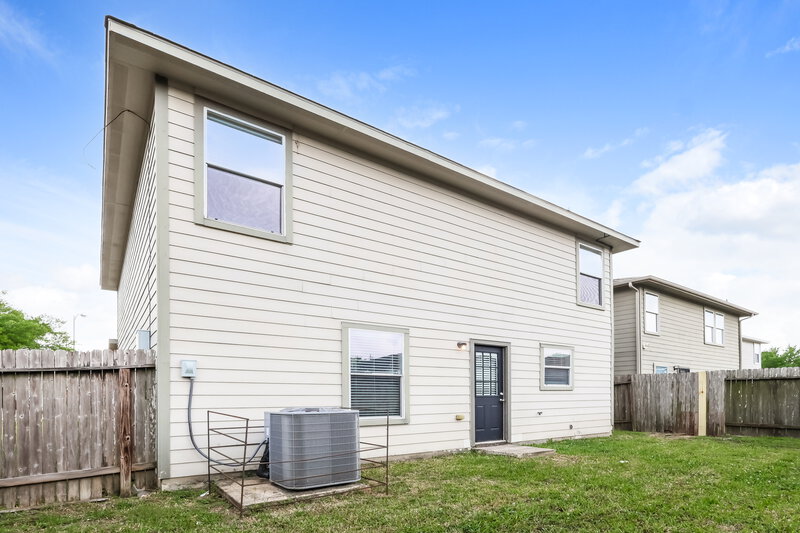 1,800/Mo, 21211 Linden House Ct Humble, TX 77338 Rear View