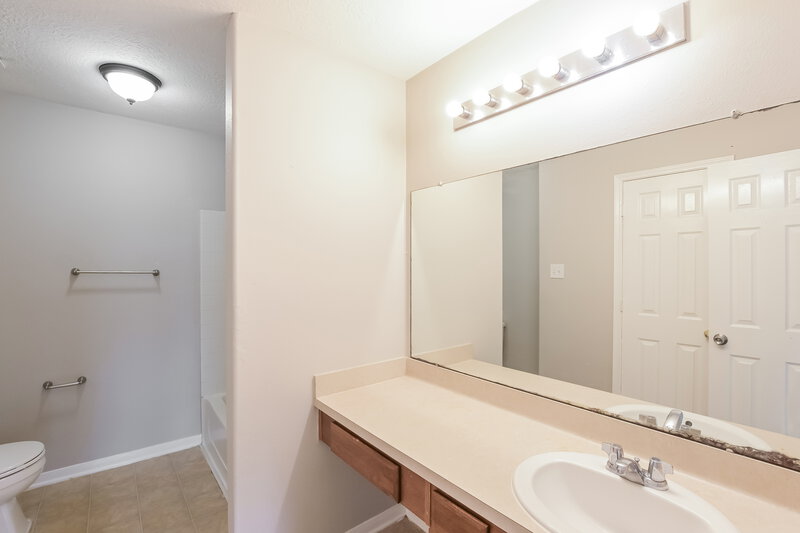 1,810/Mo, 21114 Kenswick Meadows Ct Humble, TX 77338 Main Bathroom View