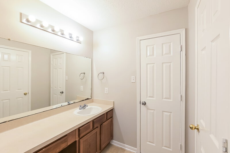 1,810/Mo, 21114 Kenswick Meadows Ct Humble, TX 77338 Main Bathroom View 2