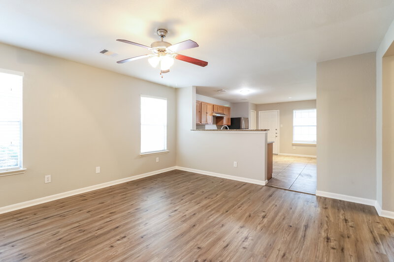 1,550/Mo, 21610 Forest Light Ct Humble, TX 77338 Living Room View