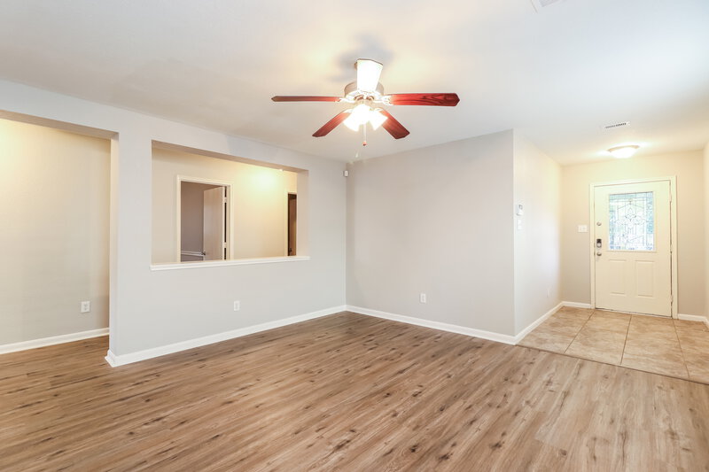 1,550/Mo, 21610 Forest Light Ct Humble, TX 77338 Living Room View 3