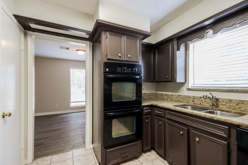 2,635/Mo, 5618 Forest Timbers Dr Humble, TX 77346 Kitchen View