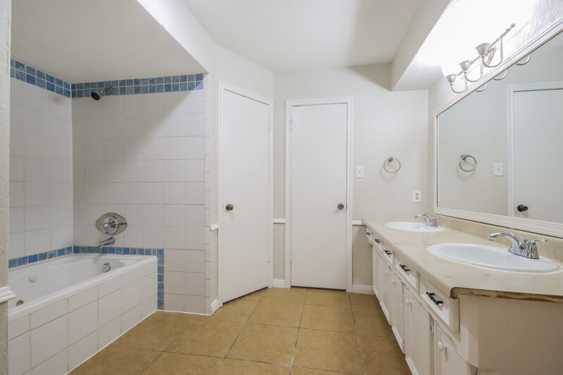 2,635/Mo, 5618 Forest Timbers Dr Humble, TX 77346 Main Bathroom View