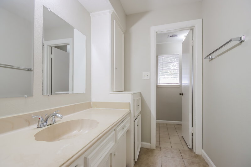 2,635/Mo, 5618 Forest Timbers Dr Humble, TX 77346 Bathroom View