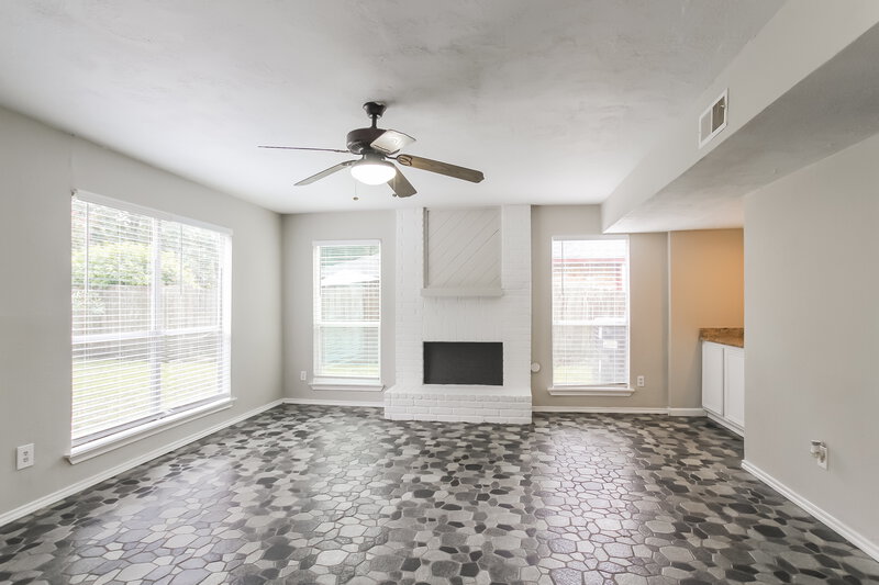 2,440/Mo, 7314 Pine Bower Ct Humble, TX 77346 Living Room View