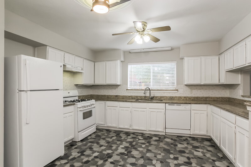 2,440/Mo, 7314 Pine Bower Ct Humble, TX 77346 Kitchen View