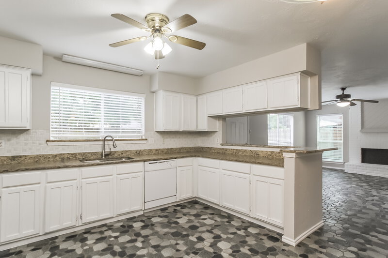 2,440/Mo, 7314 Pine Bower Ct Humble, TX 77346 Kitchen View 2