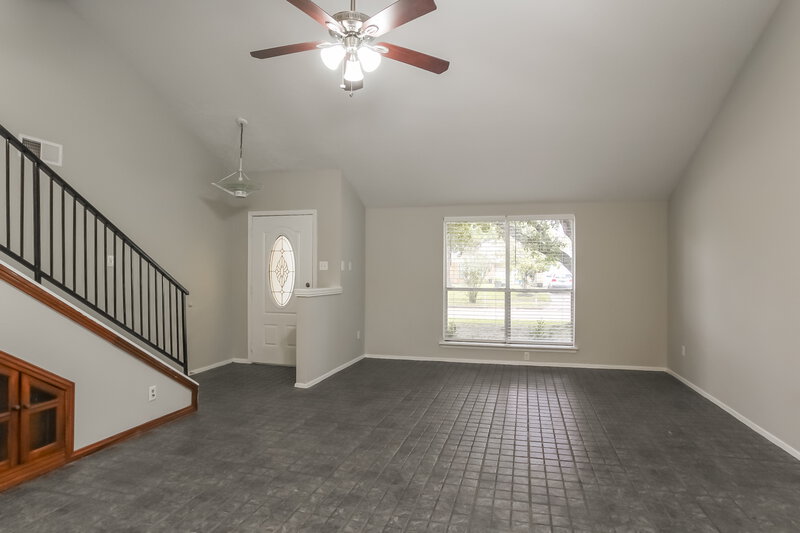 2,440/Mo, 7314 Pine Bower Ct Humble, TX 77346 Family Room View 2