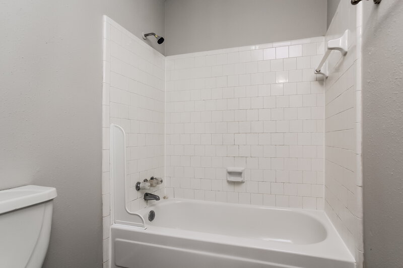 2,440/Mo, 7314 Pine Bower Ct Humble, TX 77346 Bathroom View 2