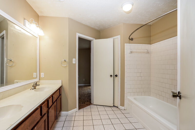 1,890/Mo, 20235 Timber Forest Dr Humble, TX 77346 Main Bathroom View 2