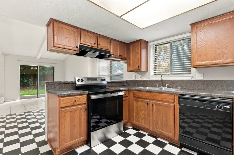 1,795/Mo, 5327 Enchanted Timbers Dr Humble, TX 77346 Kitchen View 2
