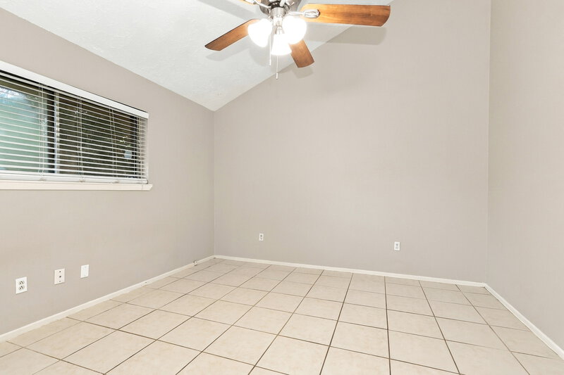 1,795/Mo, 5327 Enchanted Timbers Dr Humble, TX 77346 Living Room View 4