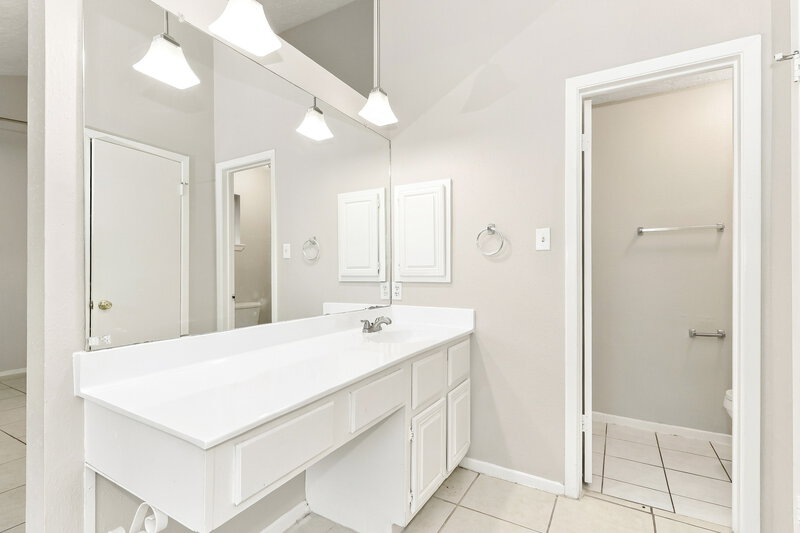 1,795/Mo, 5327 Enchanted Timbers Dr Humble, TX 77346 Bathroom View