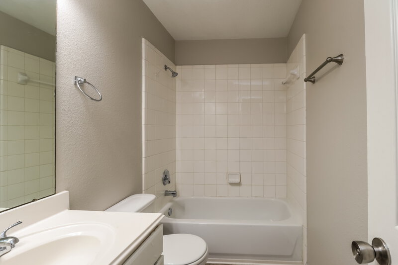 2,215/Mo, 12115 Landsdown Ridge Way Humble, TX 77346 Bathroom View