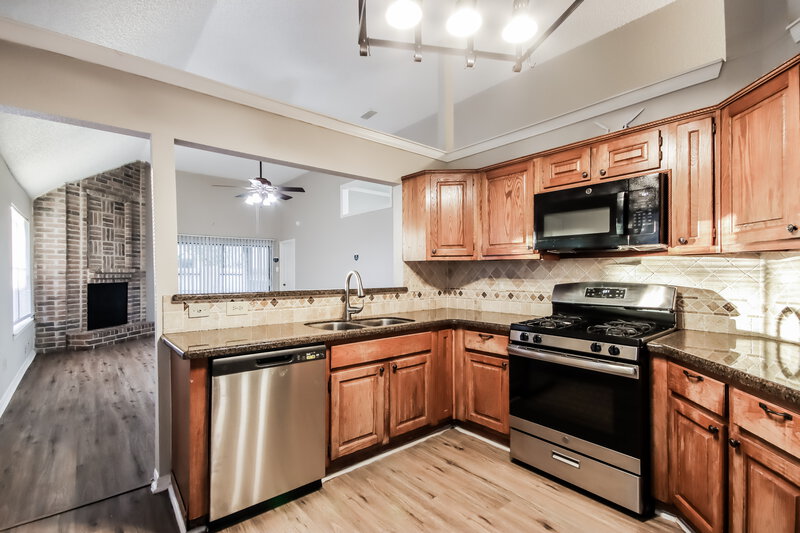 1,755/Mo, 19511 Atascocita Shores Dr Humble, TX 77346 Kitchen View 2