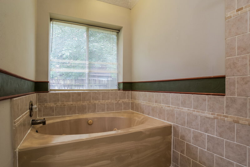 1,755/Mo, 19511 Atascocita Shores Dr Humble, TX 77346 Bathroom View 2