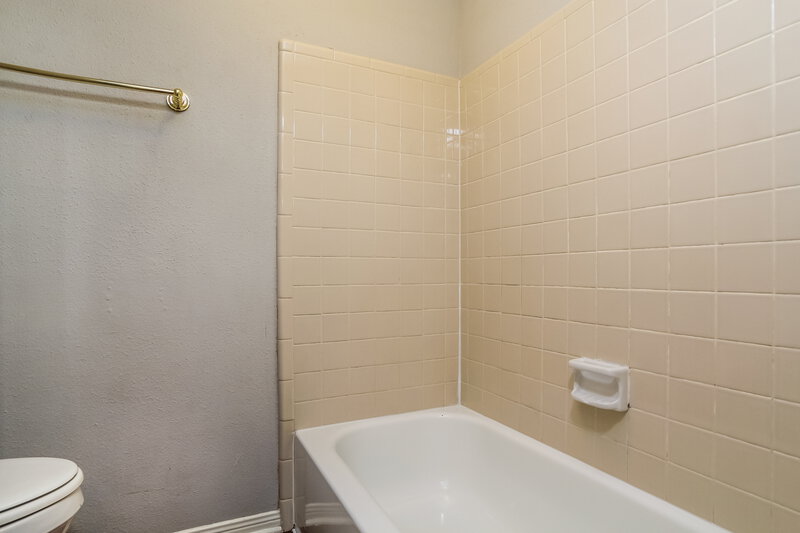 1,755/Mo, 19511 Atascocita Shores Dr Humble, TX 77346 Bathroom View 4